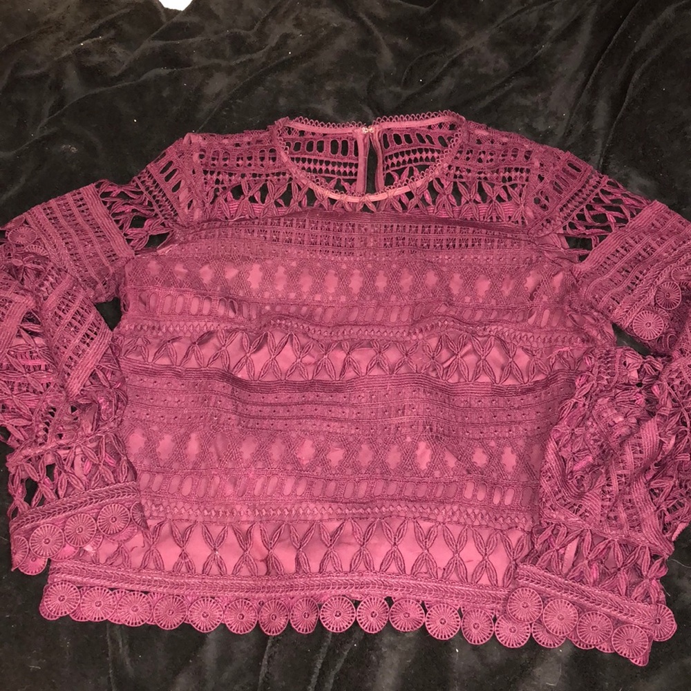 Plum detailed top